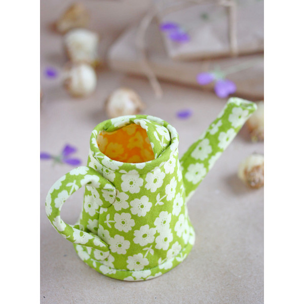 easter-decoration-watering-can-2.jpg