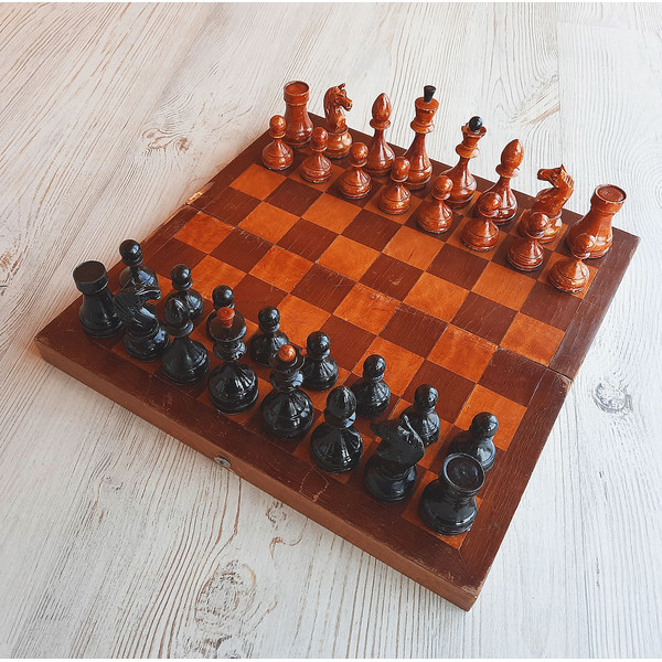 small_chess_set_1955.92.jpg