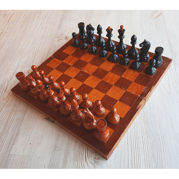 small_chess_set_1955.93.jpg