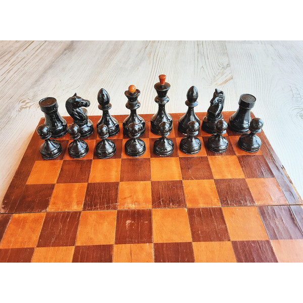 small_chess_set_1955.96.jpg