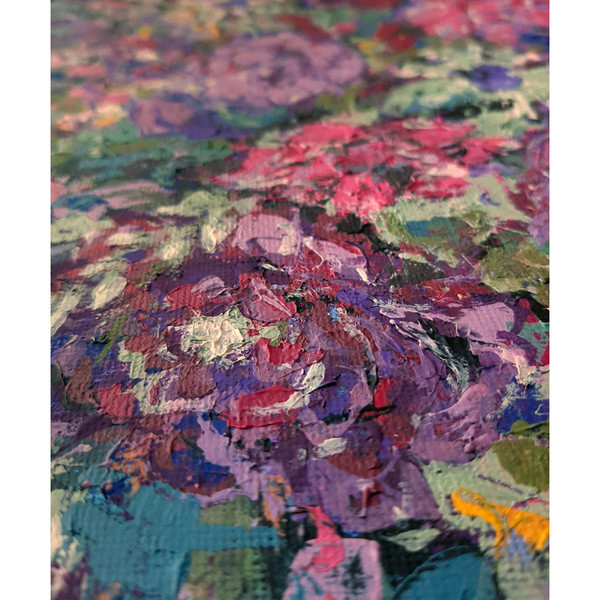 Textural strokes that emphasize the volume and texture of Purple Rose.