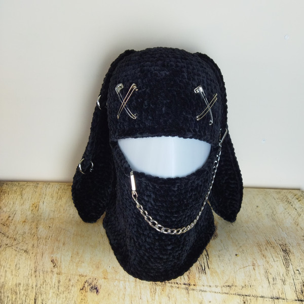 Black-bunny-balaclava-crochet