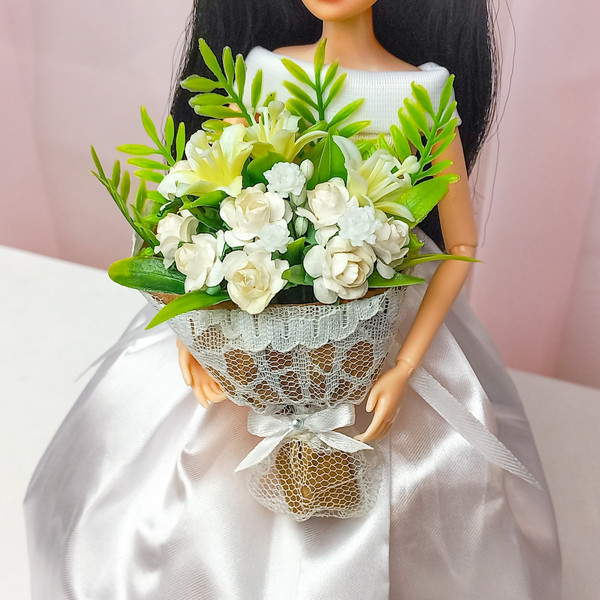 Doll_bouquet_lilies1.jpg