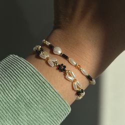 Black and pearl bracelet , Black flower bracelets , Elastic pearl bracelet set , Seed beaded jewelry, Handmade jewellery