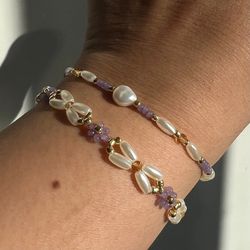 Purple and pearl bracelets , Handmade bracelet , Seed bead jewelry , Daisy bracelets , Floral jewellery , Gift for her