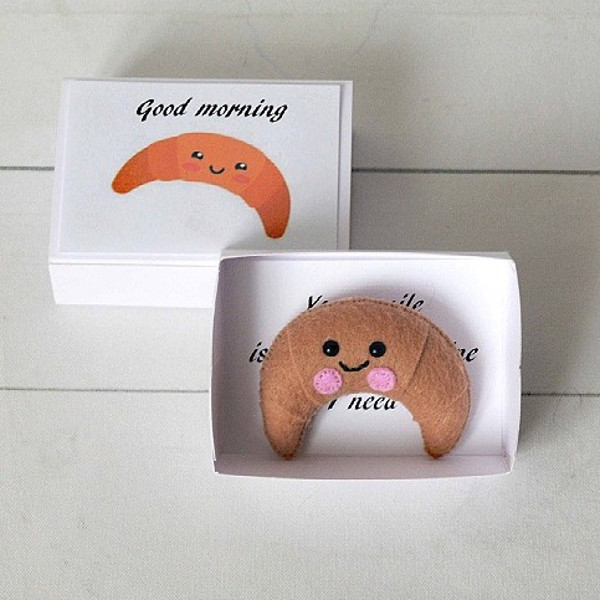 1funny-croissant-cute-surprise-love-gift-for-him-pocket-hug-in-a-box-boyfriend-gift-girlfriend-gift-small-gift-for-husband-for-wife4.jpeg