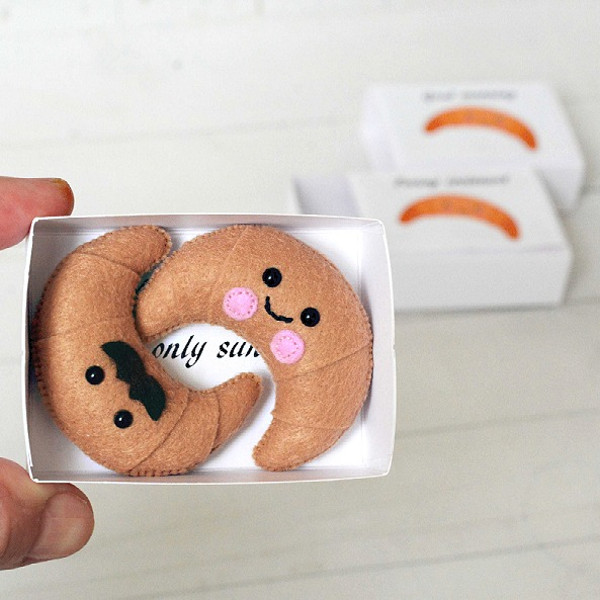 funny-croissant-cute-surprise-love-gift-for-him-pocket-hug-in-a-box-boyfriend-gift-girlfriend-gift-small-gift-for-husband-for-wife (6).jpeg