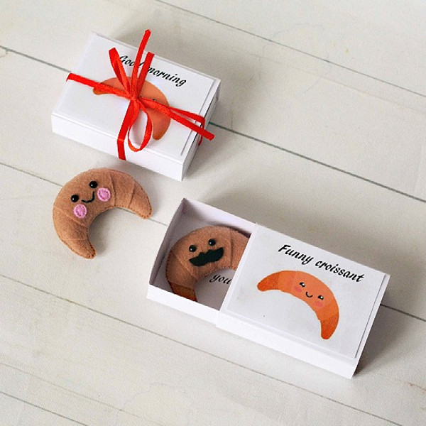 funny-croissant-cute-surprise-love-gift-for-him-pocket-hug-in-a-box-boyfriend-gift-girlfriend-gift-small-gift-for-husband-for-wife (8).jpeg