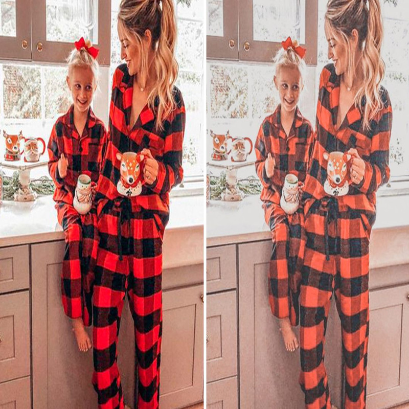 1080x1080 size Christmas-mobile-lightroom-presets-page7-1594x1062.jpg