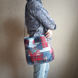 pretty quilted handbag in the patchwork and boro style made of pieces of denim and cotton