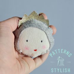Craft a Regal Tribute to Queen Elizabeth II Head with This  Felt Tree Ornament Sewing Pattern