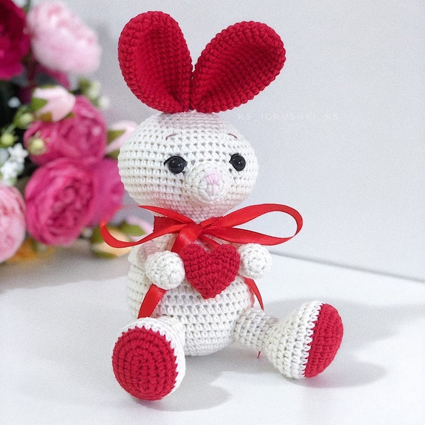 crochet bunny with a red heart.jpg