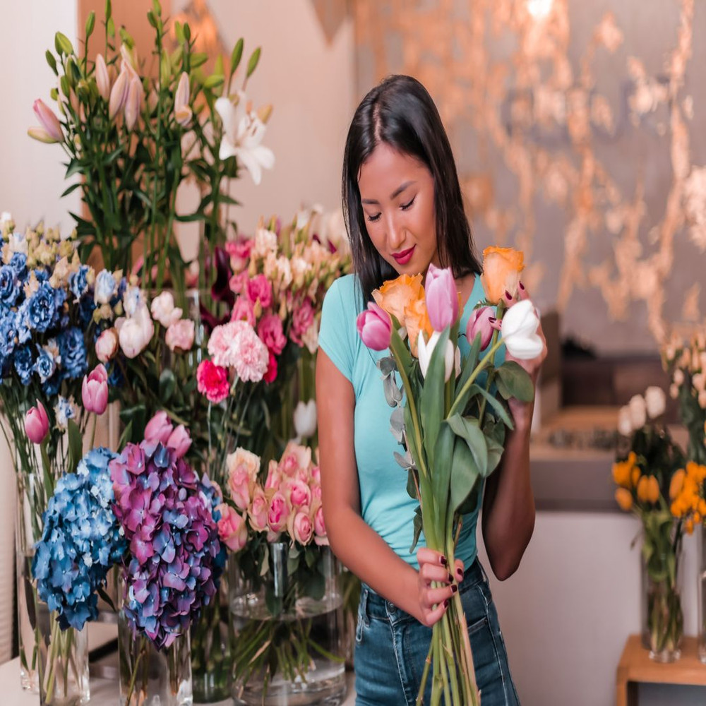 1080x1080 size pexels-andrea-piacquadio-3891196-1594x1062.jpg