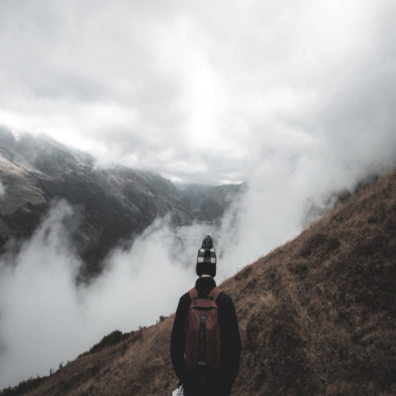 1080x1080 size naomi-hutchinson-bKAx2cj7V2M-unsplash-scaled-1-1594x1062.jpg