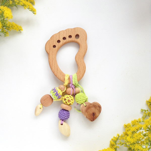 Personalized baby teether - Crochet wooden teeth ring foot, rattle toy with name, chew stim wooden baby toys, Beißring.JPG