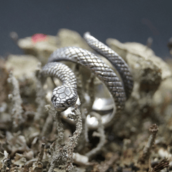 Snake. Silver ring. Adjustable size.