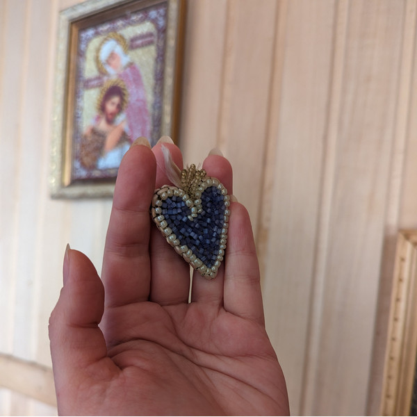 Embroidered-heart-bead.jpg
