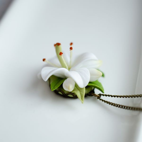 LIly necklace, Flower women jewellery, Floral gifts for her, White lillies necklace, Mother's day gift, Handmadeblossom