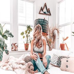 bright & airy rose gold mobile & desktop presets