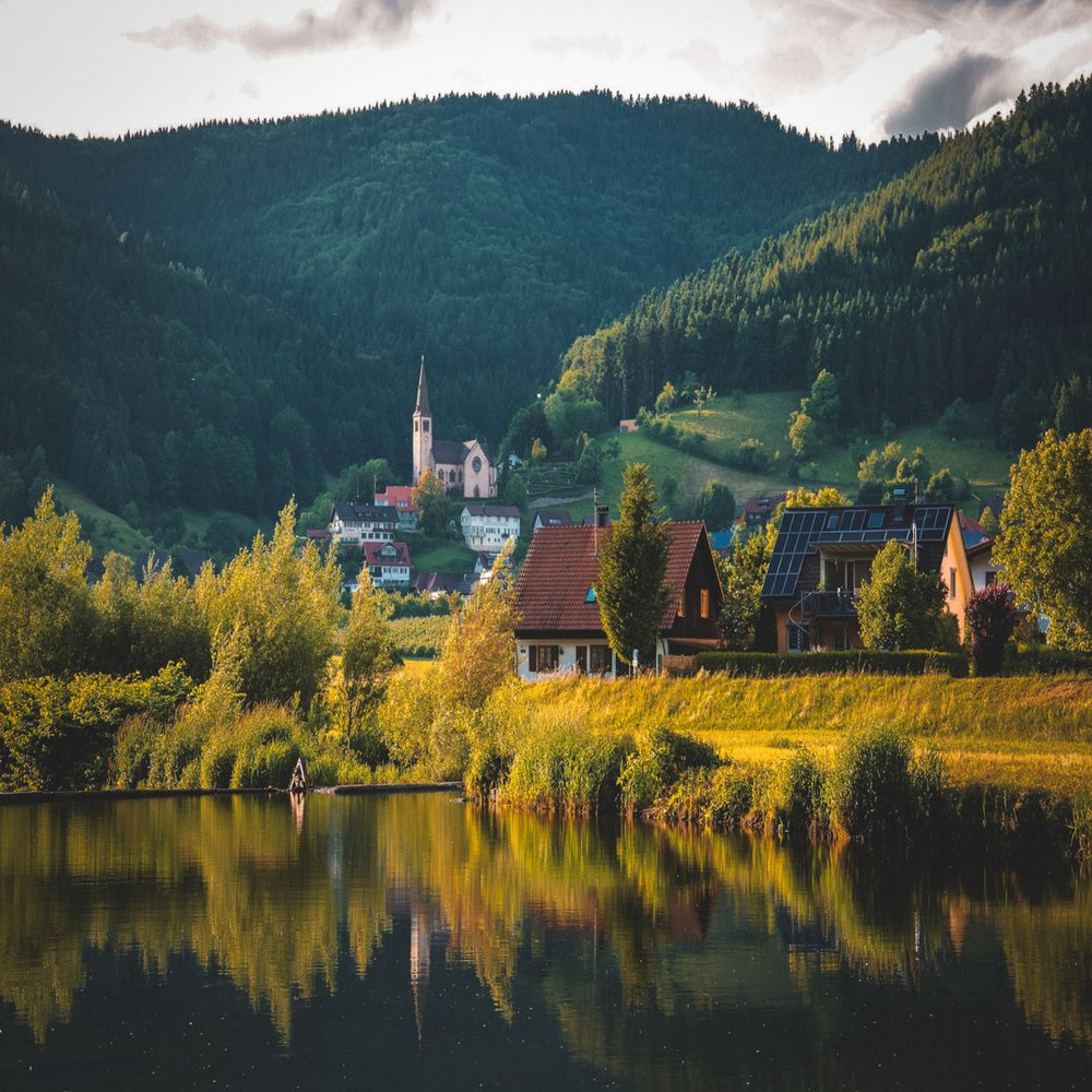 1080x1080 size pexels-pixabay-158316-1594x1062.jpg