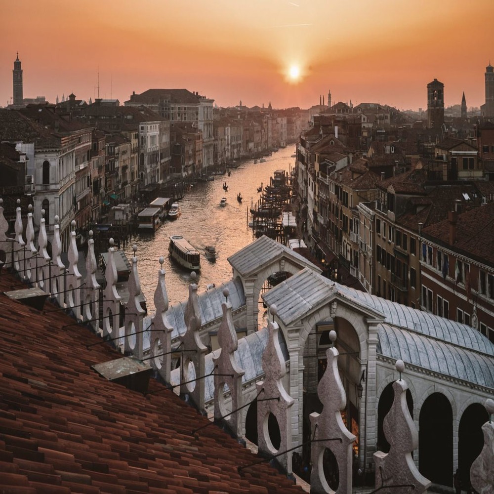 1080x1080 size luca-bravo-Wt2ZI8FDPyI-unsplash-scaled-1-1594x1062.jpg