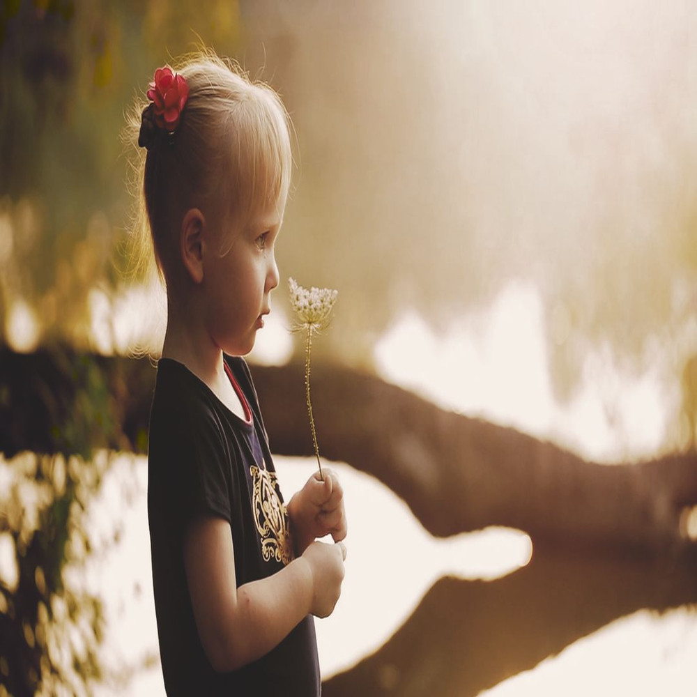 1080x1080 size mixkit-little-girl-smelling-a-flower-in-nature-33484-medium.00_00_00_20.Quadro001.jpg