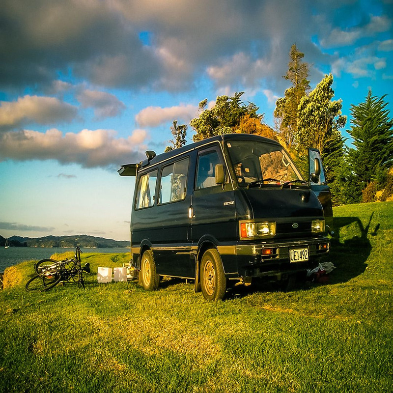 1080x1080 size new_zealand_travel_bus-1594x1062.jpg