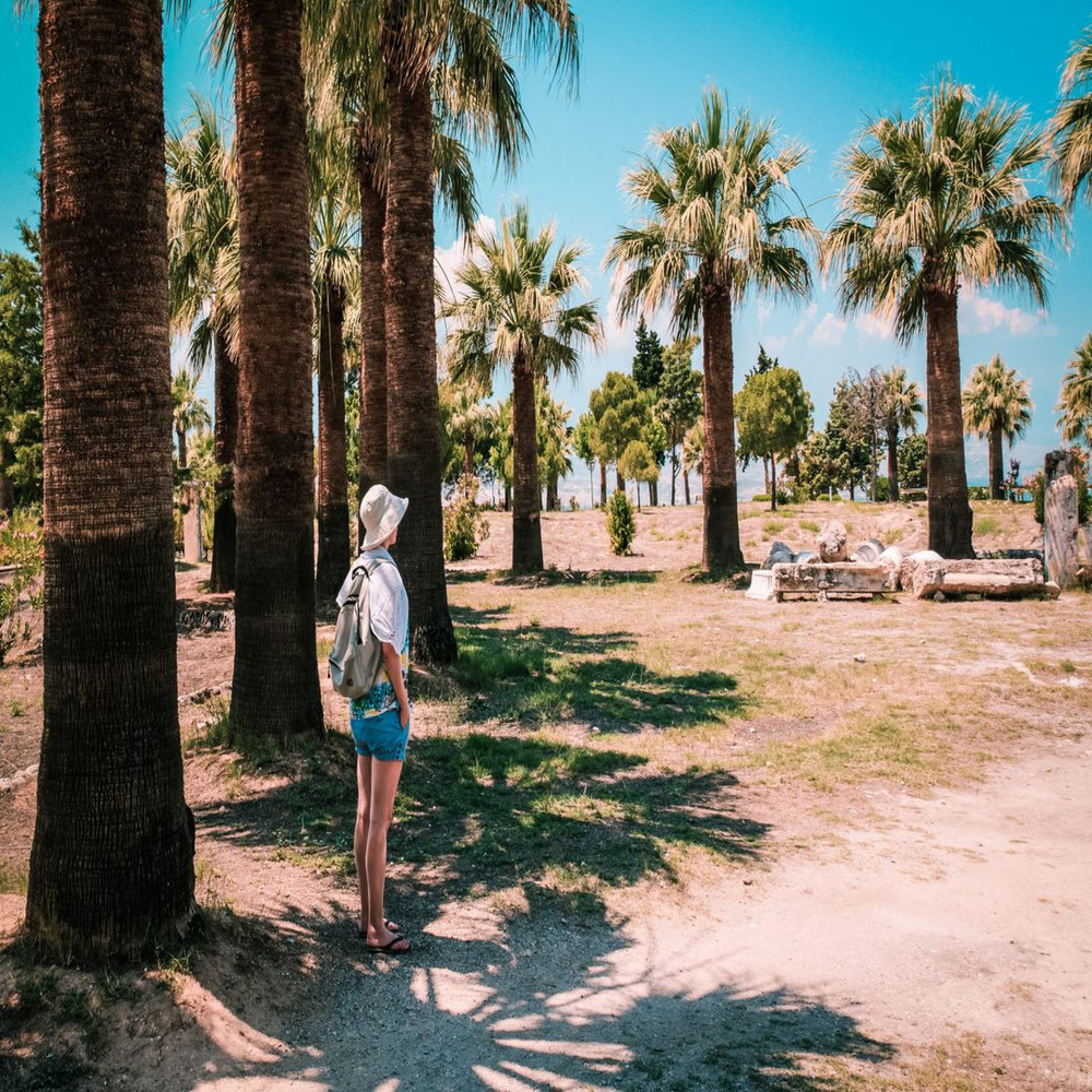 1080x1080 size tourist_sightseeing_196531-2-1594x1062.jpg