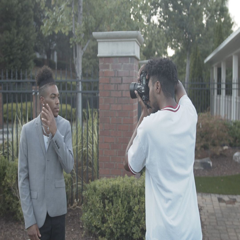 1080x1080 size man-taking-pictures-outside-convert-video-online.com_.00_00_00_00.Quadro002-1594x1062.jpg