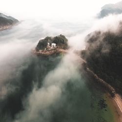 " cinematic cocoa brown film luts pack for videos / moody / travel mobile & desktop presets"