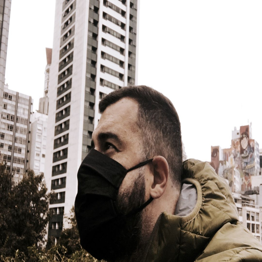 1080x1080 size me-1594x1062.jpg