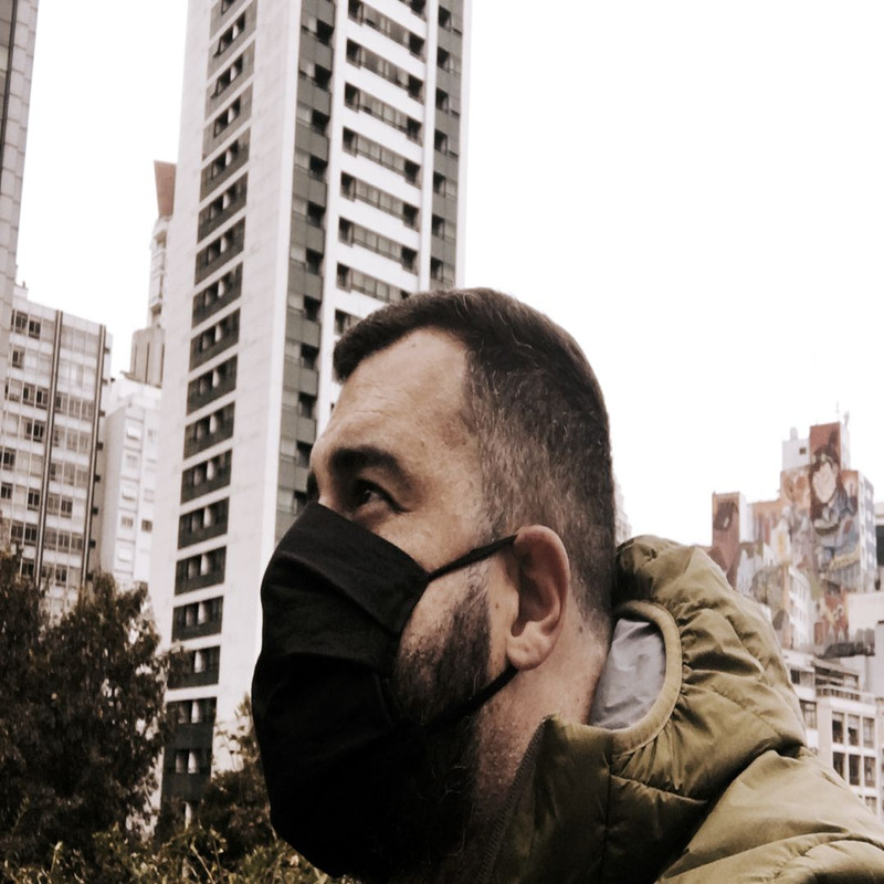 1080x1080 size me-1594x1062.jpg