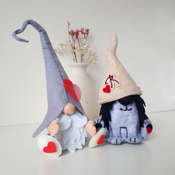 Gnome home decor sewing pattern from felt or plush.jpg