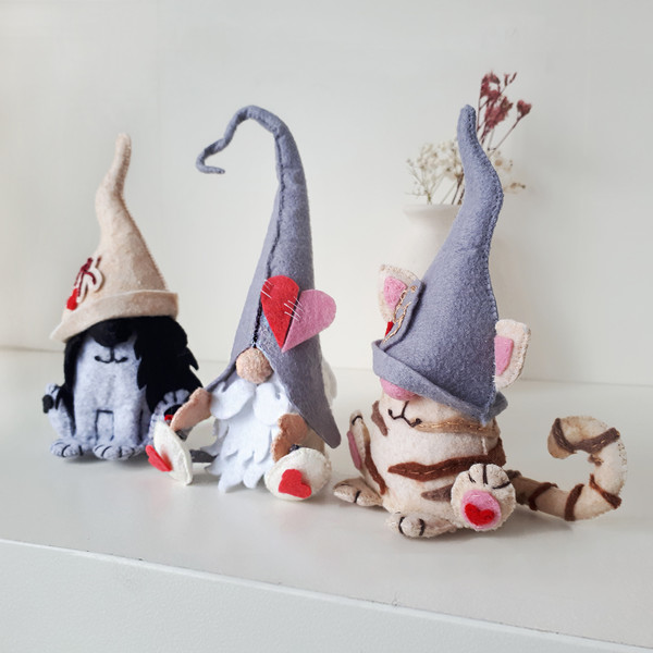 Gnome ornaments sewing pattern from felt or plush.jpg