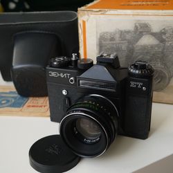 Zenit ET SLR Camera Helios 44 2 58mm F2 Lens For M42 Original Box Vintage Decor