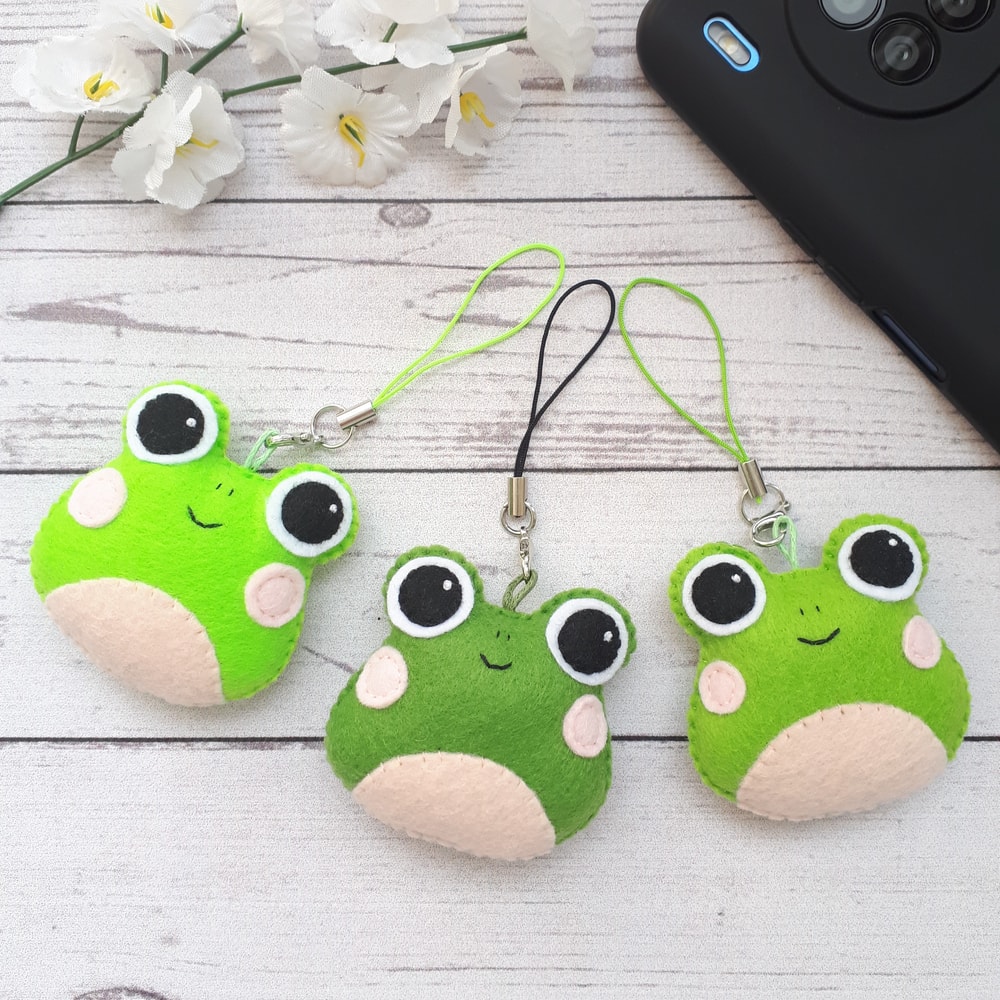 Frog-plush-phone-charm