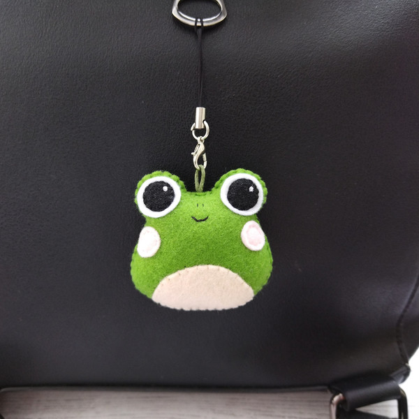 Frog-plush-bag-charm