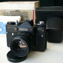Zenit ET Soviet SLR Camera Helios 44 2 58mm F2 M42 Original Box Vintage Decor