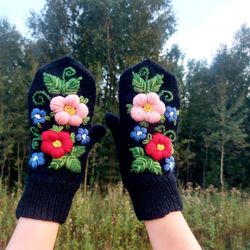 Embroidered mittens, Women's winter fluffy mittens, Knitted mittens with  ornament