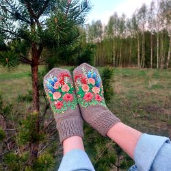 Beige mittens with embroidered roses, Women's winter fluffy mittens, Knitted mittens with  ornament