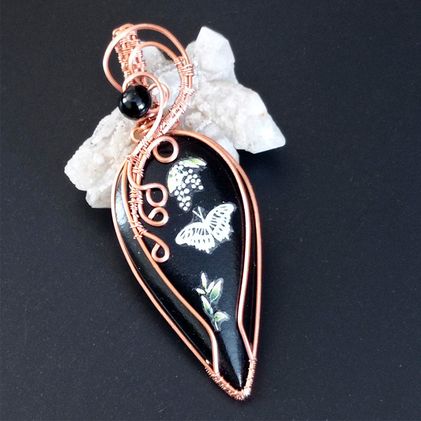 necklace with a luminous butterfly7.jpg