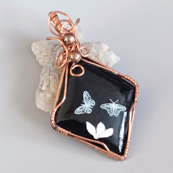 butterfly pendant painted stone3.jpg