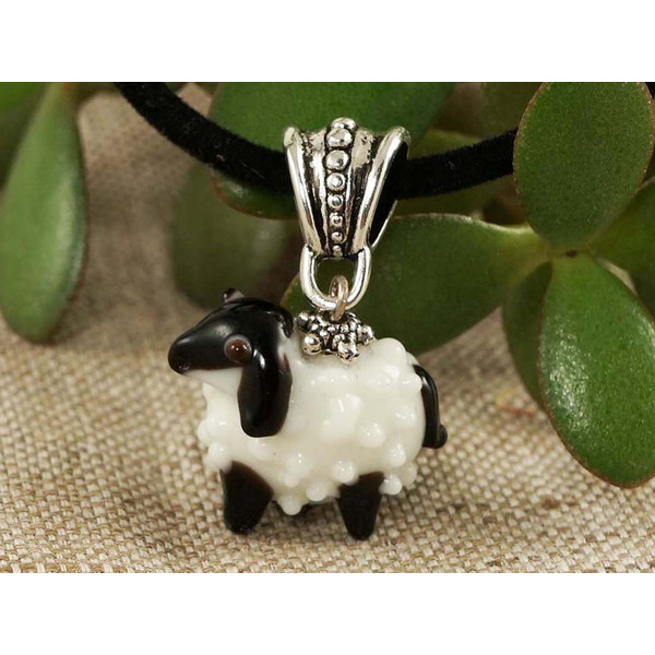 cute-sheep-pendant-charm-necklace-Aries-pendant-necklace-black-and-white-lampwork-murano-glass-sheep-pendant-necklace-jewelry