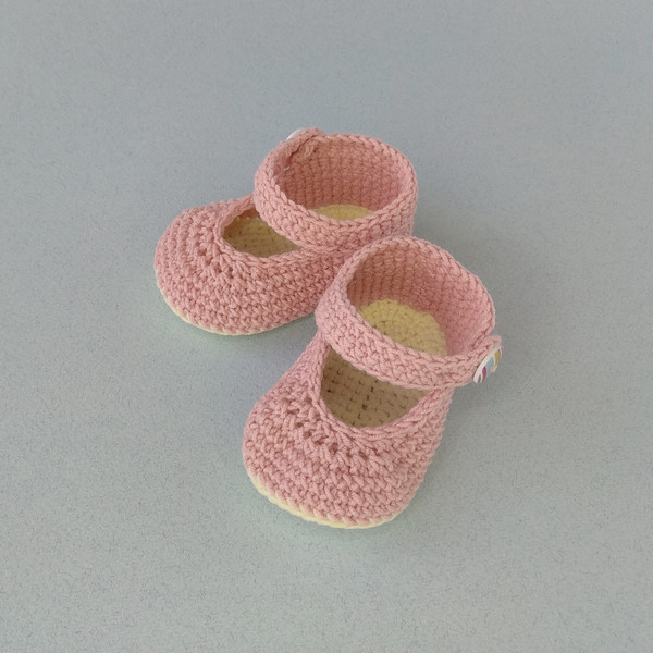 Crochet baby shoes.jpg