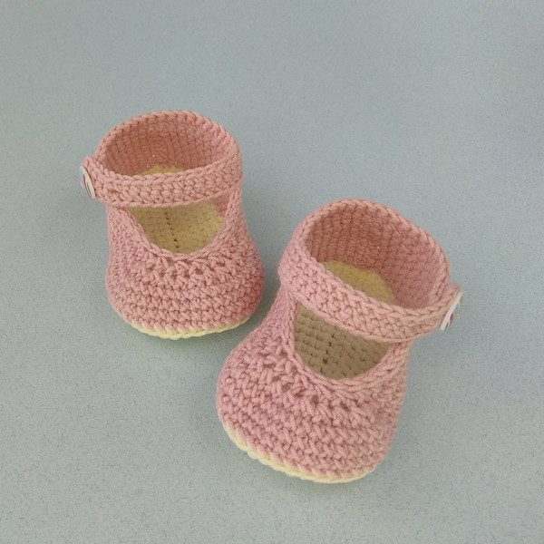 Crochet baby shoes1.jpg