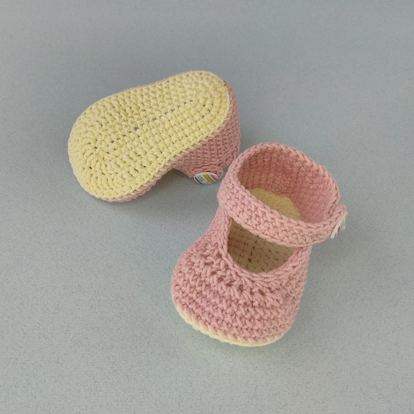 Crochet baby shoes2.jpg