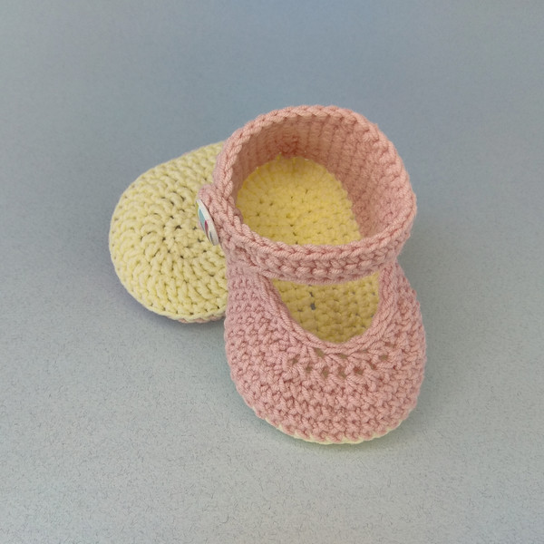Crochet baby shoes4.jpg