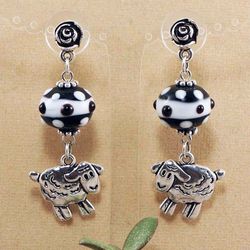 Aries Cute Sheep Earrings Black and White Lampwork Murano Glass Earrings Silver Sheep Long Dangle Earrings Jewelry 6151