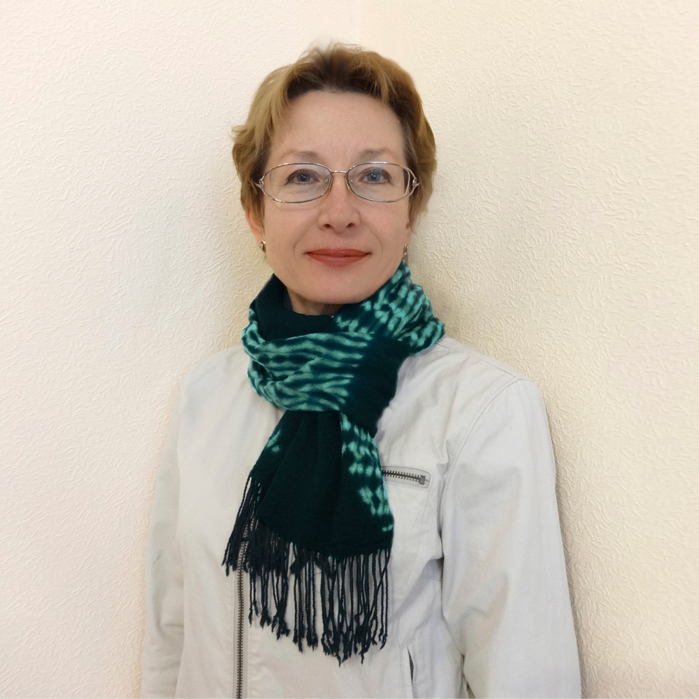 shibori green wool scarf 3sq.jpg