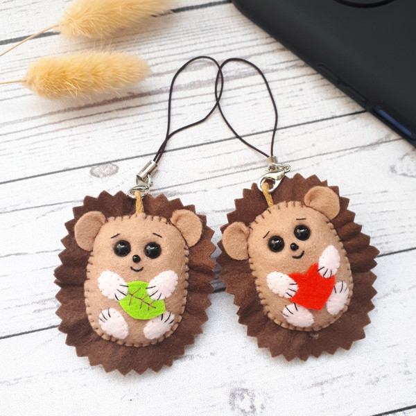 Two-cute-Hedgehogs-phone-charms
